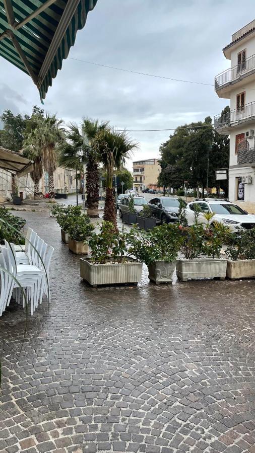 Casa Vacanze Antico Cortile Delle Palme Villa Villagrazia Di Carini Luaran gambar
