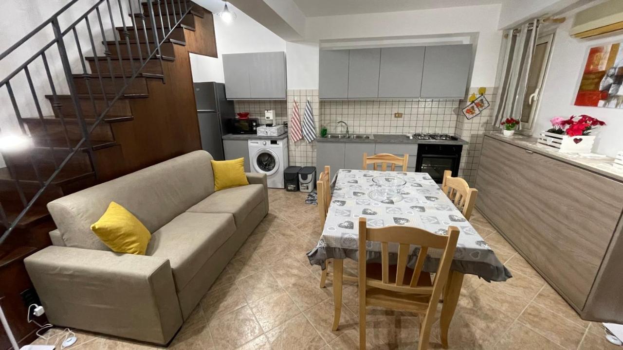 Casa Vacanze Antico Cortile Delle Palme Villa Villagrazia Di Carini Luaran gambar