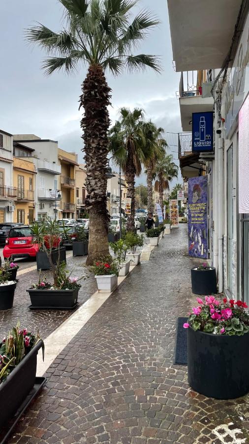 Casa Vacanze Antico Cortile Delle Palme Villa Villagrazia Di Carini Luaran gambar