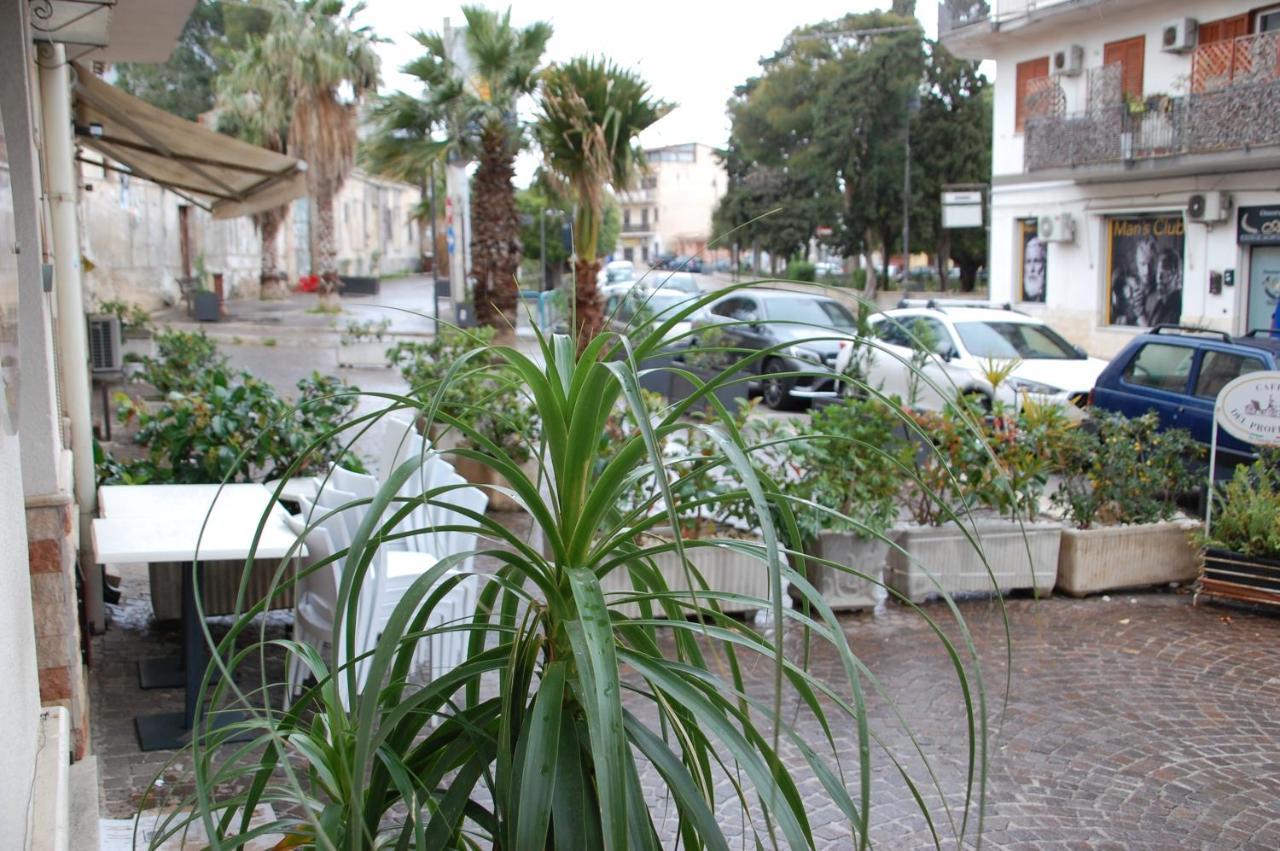 Casa Vacanze Antico Cortile Delle Palme Villa Villagrazia Di Carini Luaran gambar